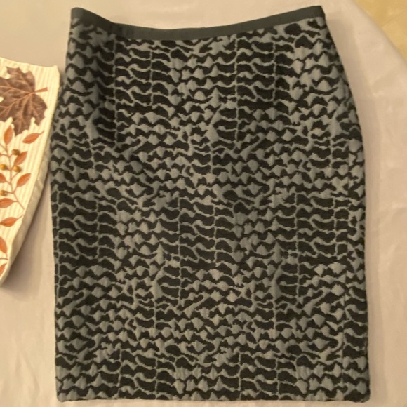 Loft winter pencil skirt. - Picture 1 of 5